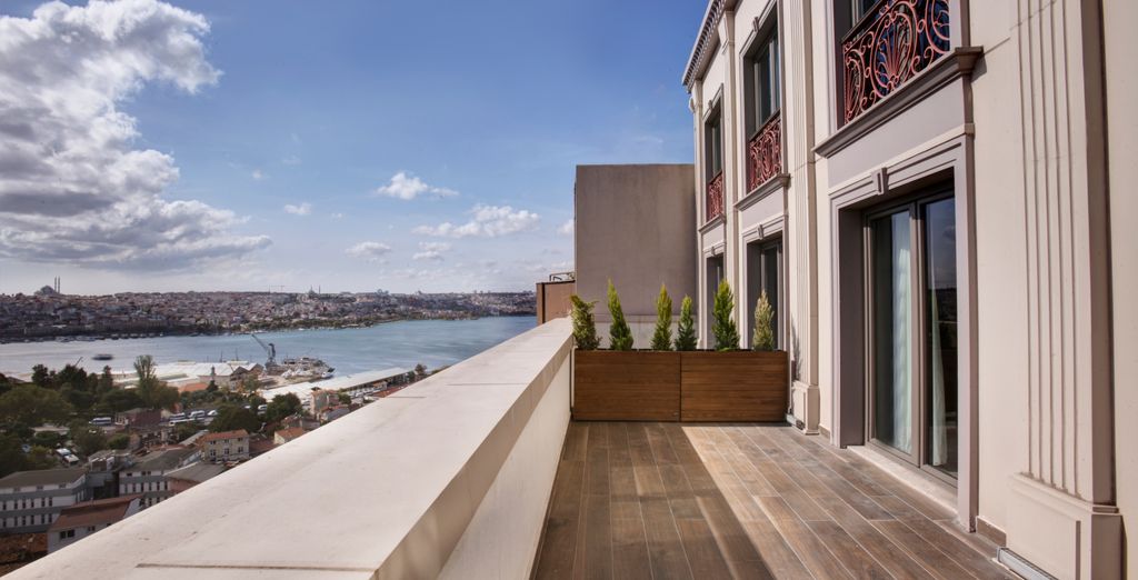 Dora Pera Hotel 4*