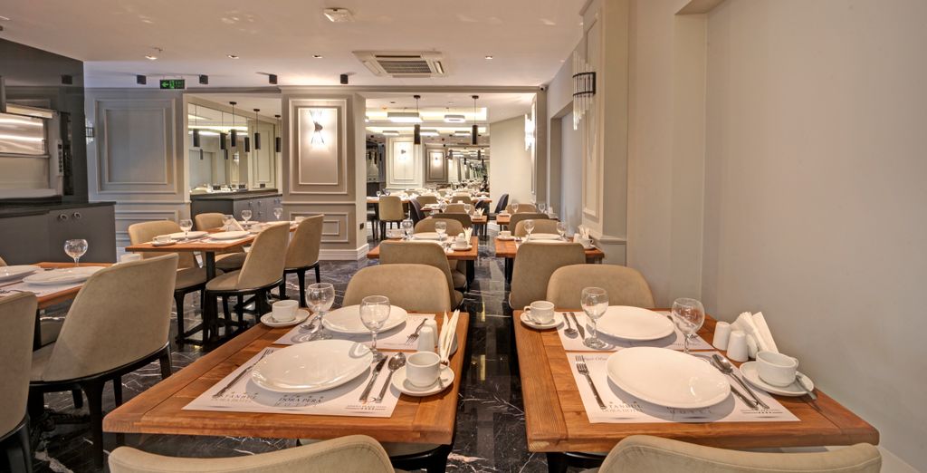 Dora Pera Hotel 4*