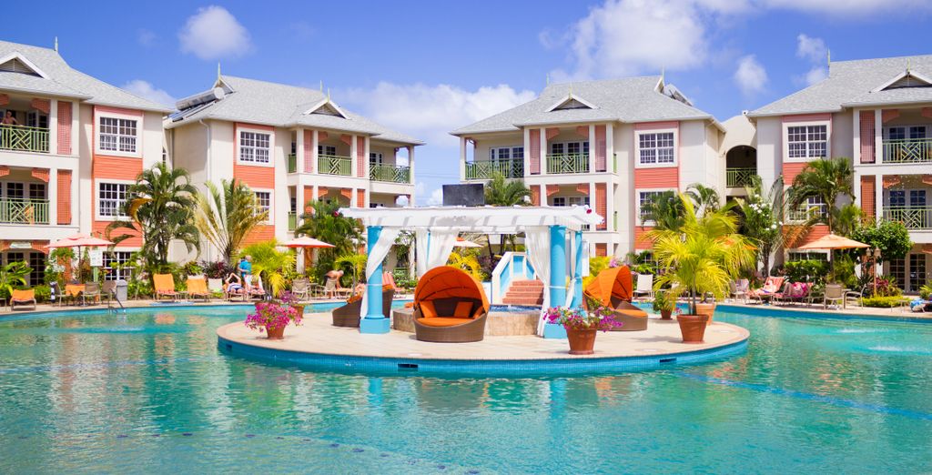 Bay Gardens Beach Resort & Spa 4*