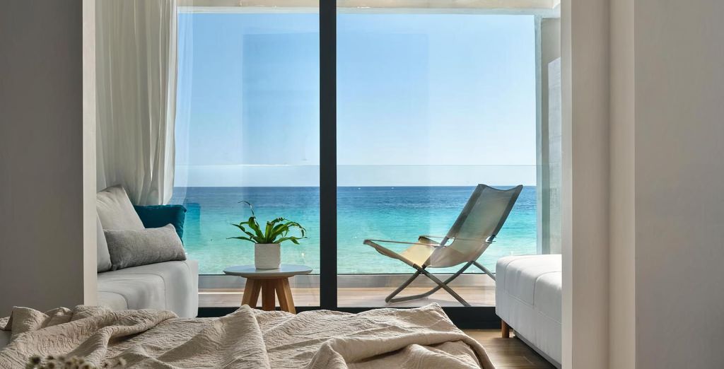 Cavo Orient Beach Hotel & Suites 4*