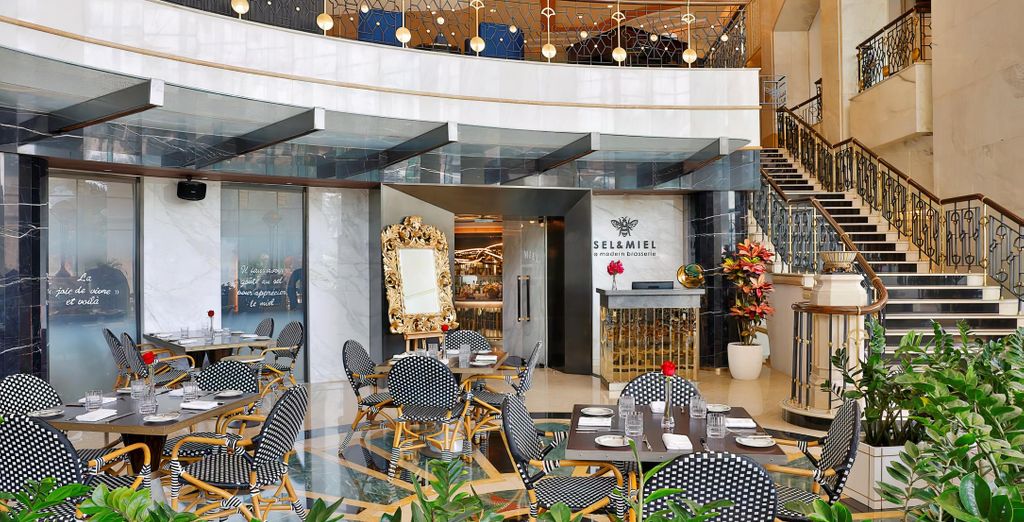 The Ritz-Carlton, Doha 5* con possibile estensione al The Outpost Al Barari 5*