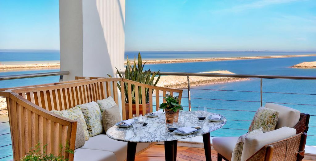 The Ritz-Carlton, Doha 5* con possibile estensione al The Outpost Al Barari 5*