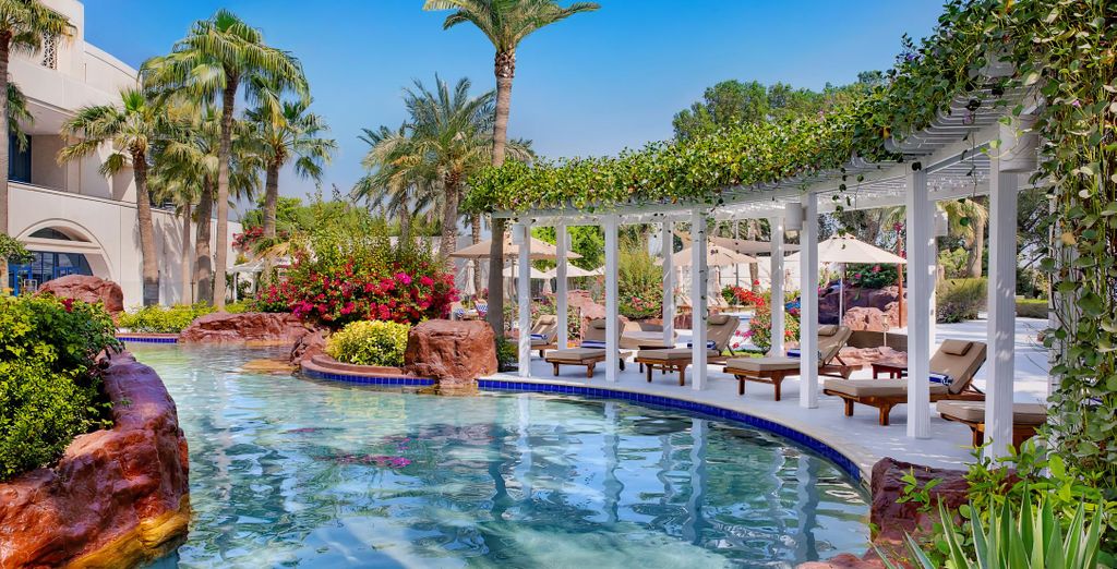 The Ritz-Carlton, Doha 5* con possibile estensione al The Outpost Al Barari 5*