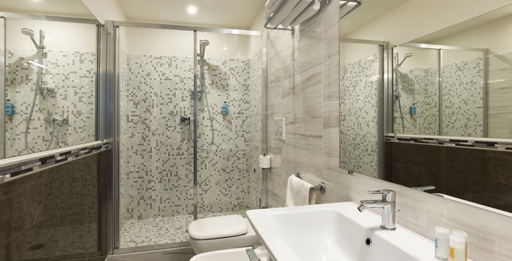 Adesso Hotel 4*