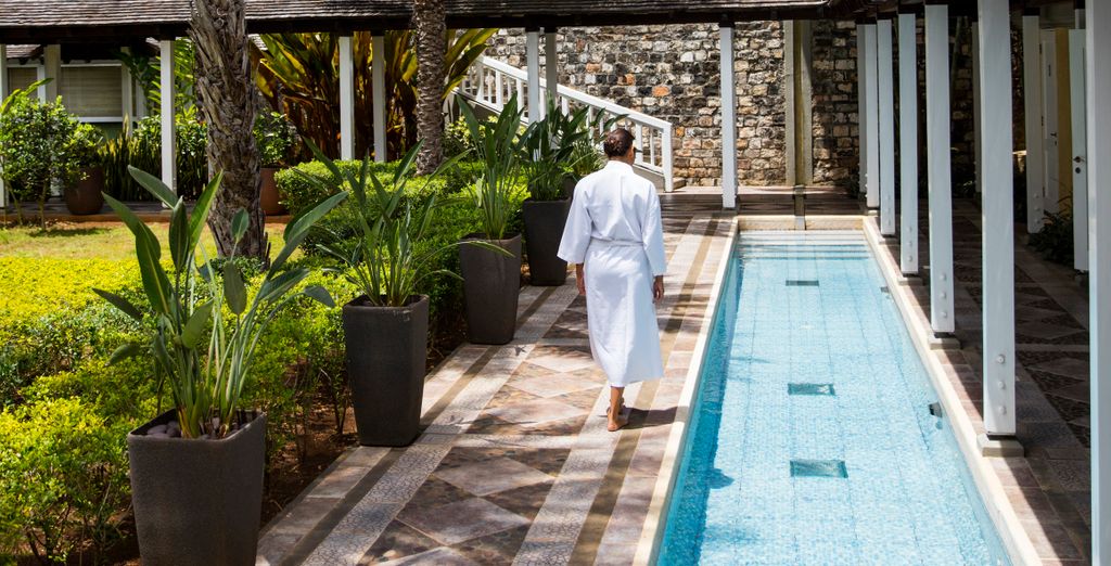 Outrigger Mauritius Beach Resort 4*S
