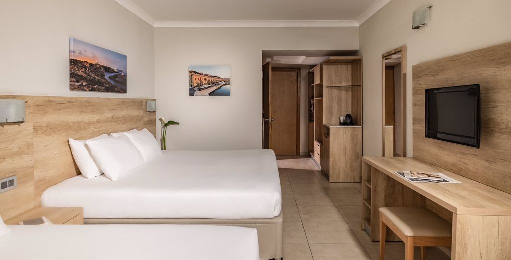 Qawra Palace Resort & Spa 4*