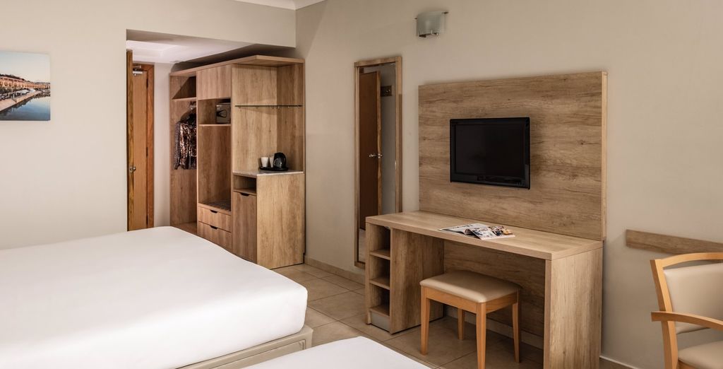 Qawra Palace Resort & Spa 4*