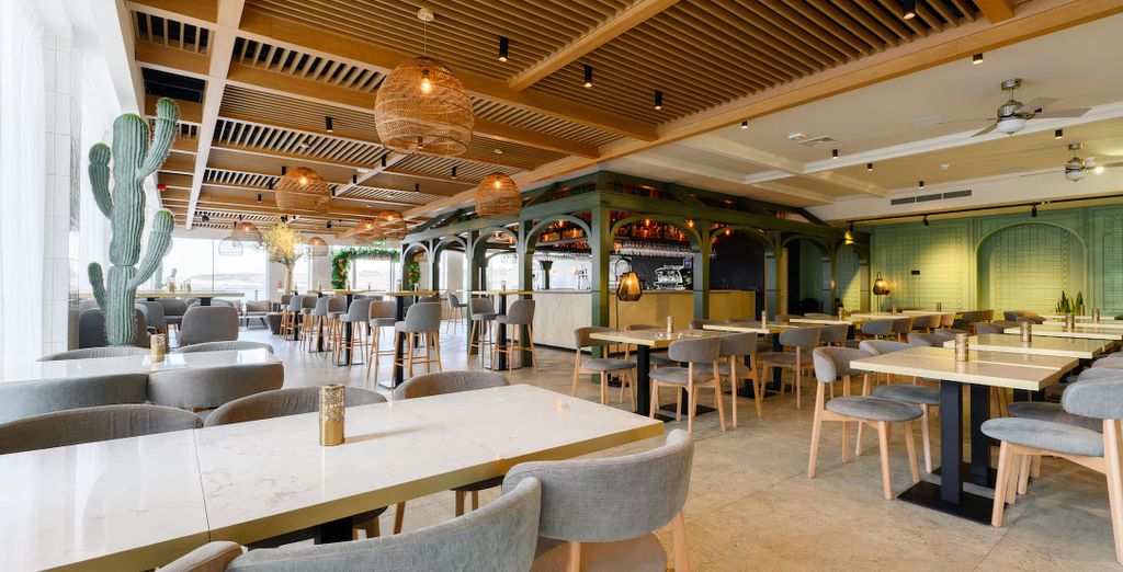 Qawra Palace Resort & Spa 4*