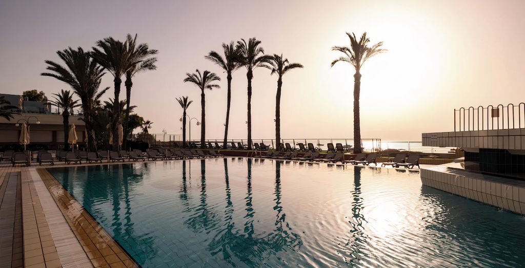 Qawra Palace Resort & Spa 4*