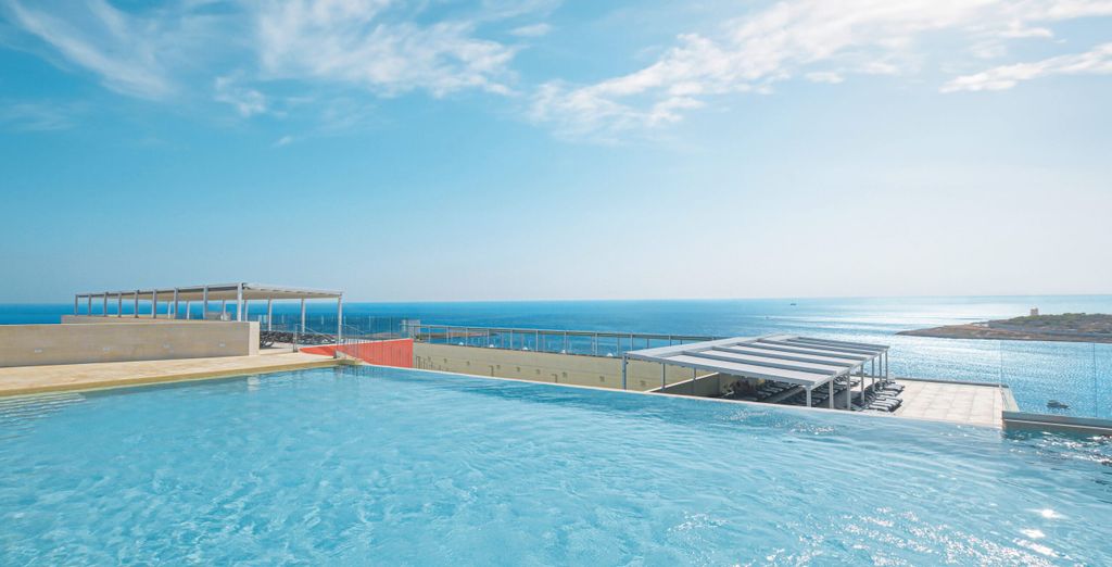 Qawra Palace Resort & Spa 4*