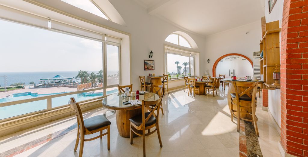 Renaissance Golden View Beach Resort by Marriott 5*