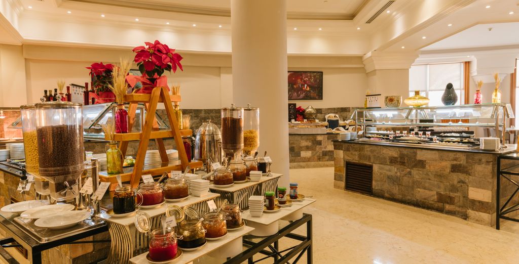 Renaissance Golden View Beach Resort by Marriott 5*