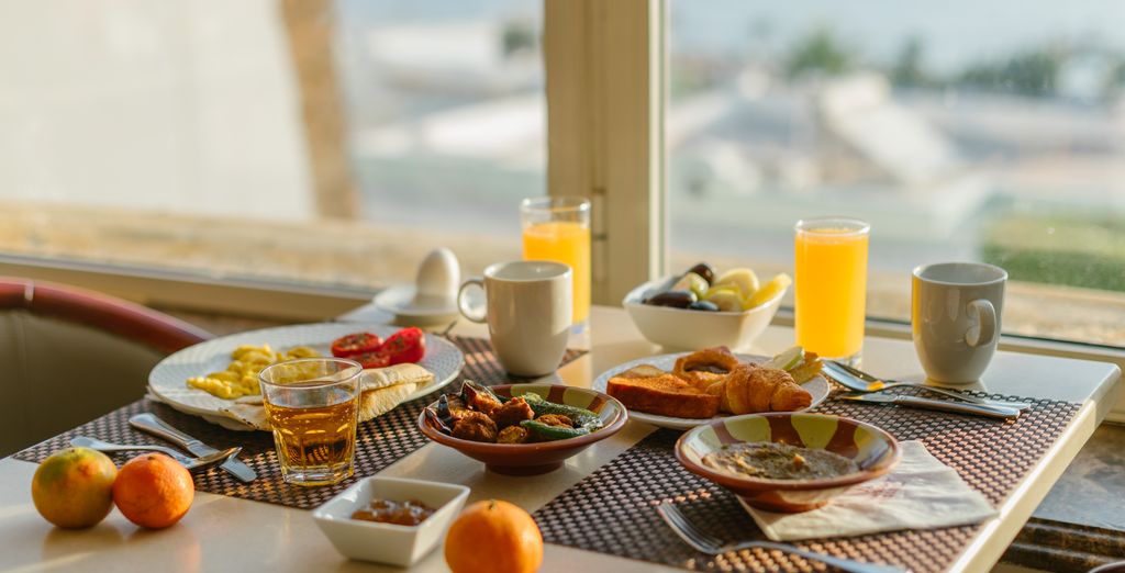 Renaissance Golden View Beach Resort by Marriott 5*
