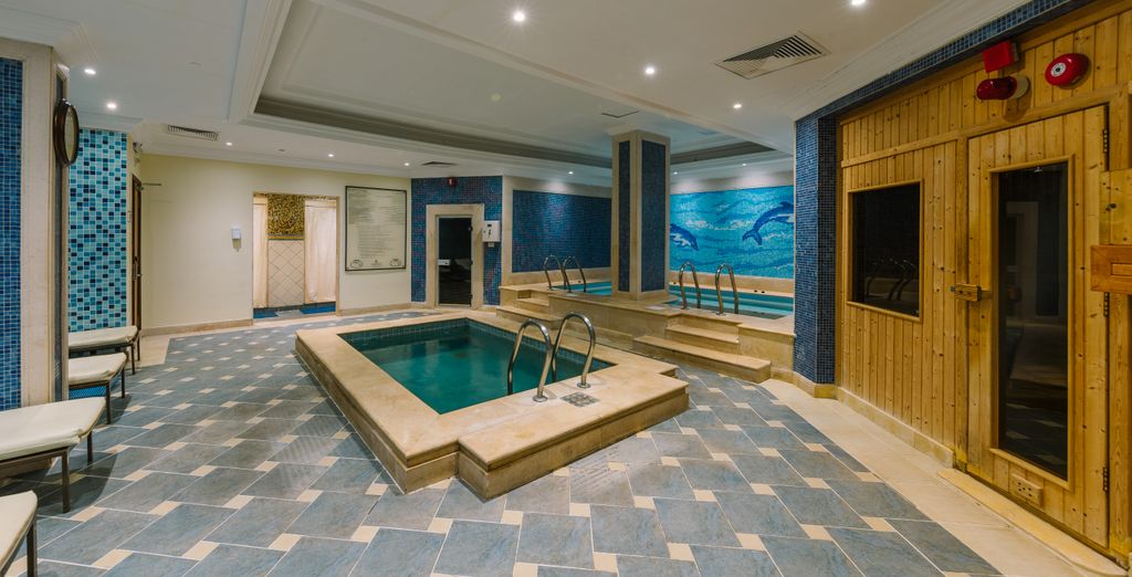Renaissance Golden View Beach Resort by Marriott 5*