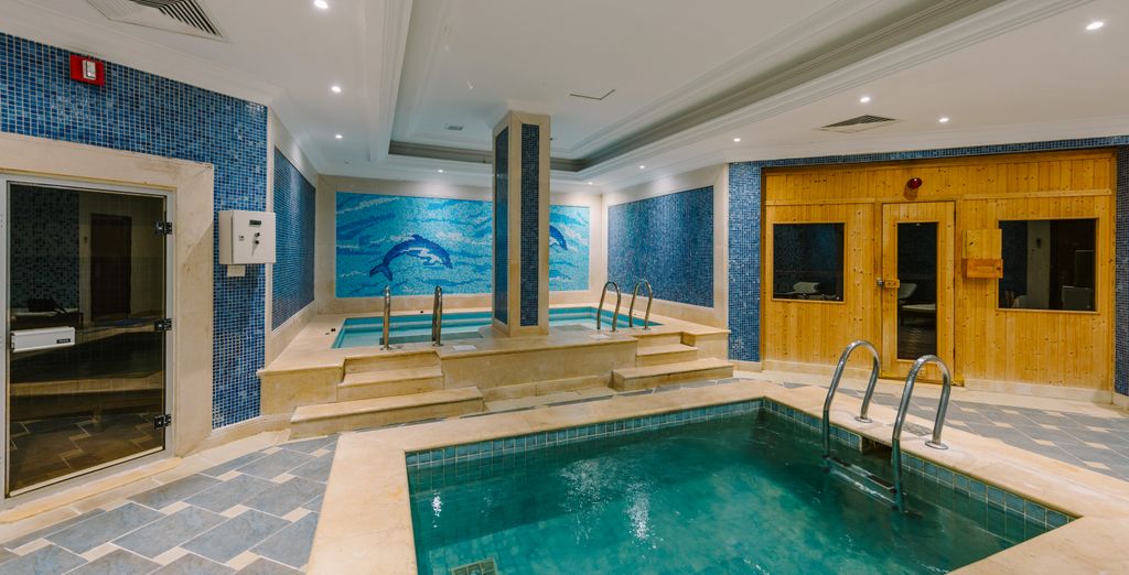 Renaissance Golden View Beach Resort by Marriott 5*