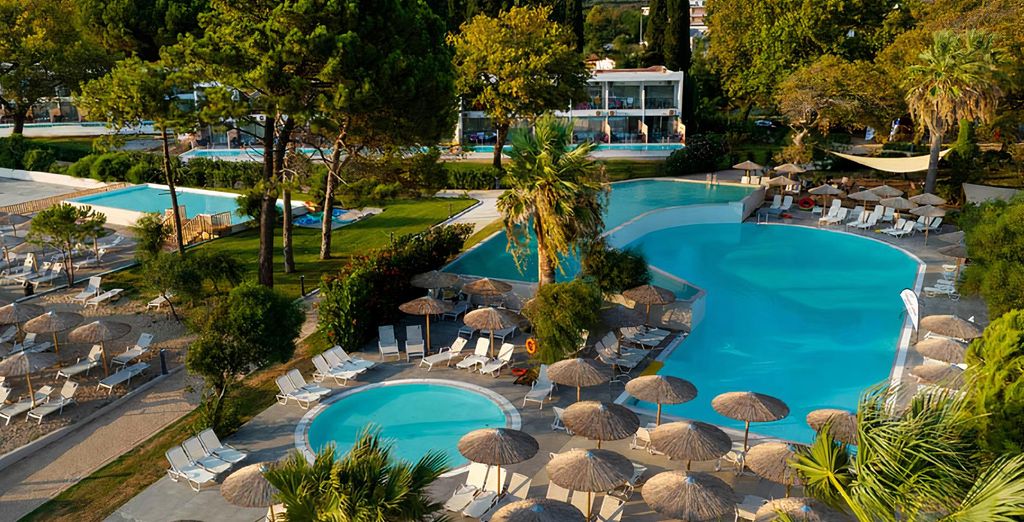 Ninos Grand Beach Resort 4*