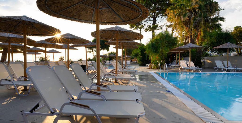 Ninos Grand Beach Resort 4*