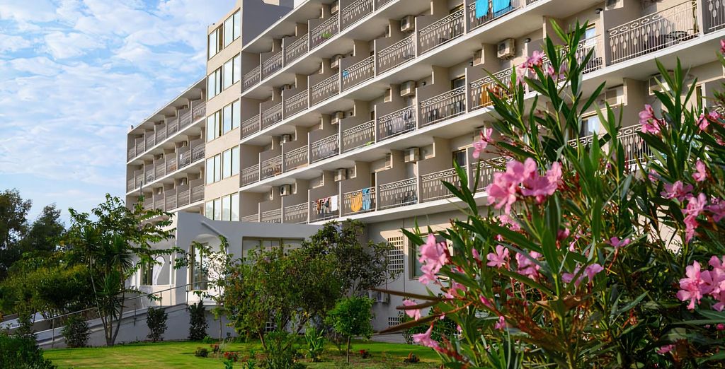 Ninos Grand Beach Resort 4*