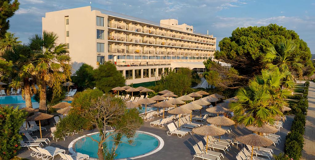 Ninos Grand Beach Resort 4*