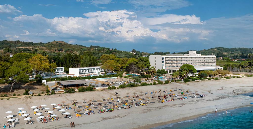 Ninos Grand Beach Resort 4*