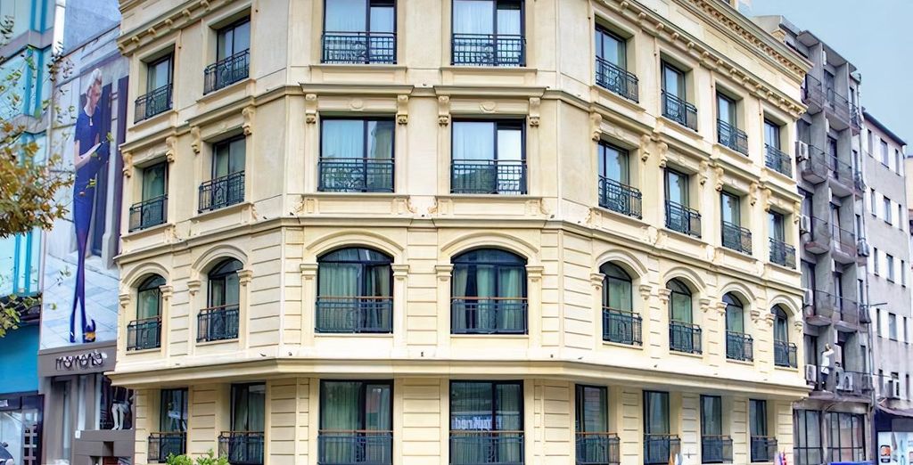 Tour di gruppo: Avventura tra le diverse sfaccettature del Paese