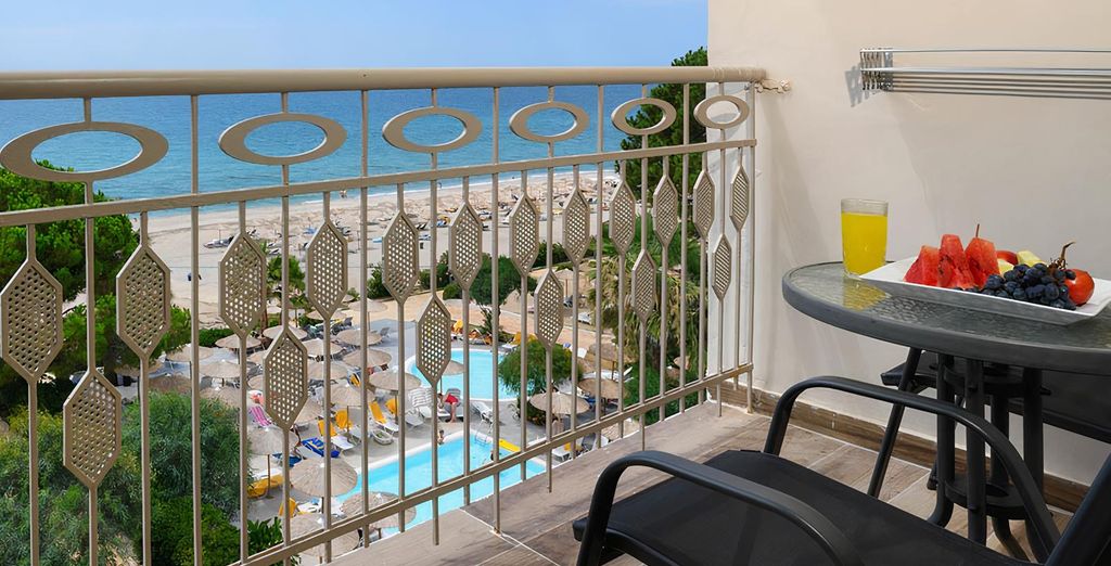 Ninos Grand Beach Resort 4*