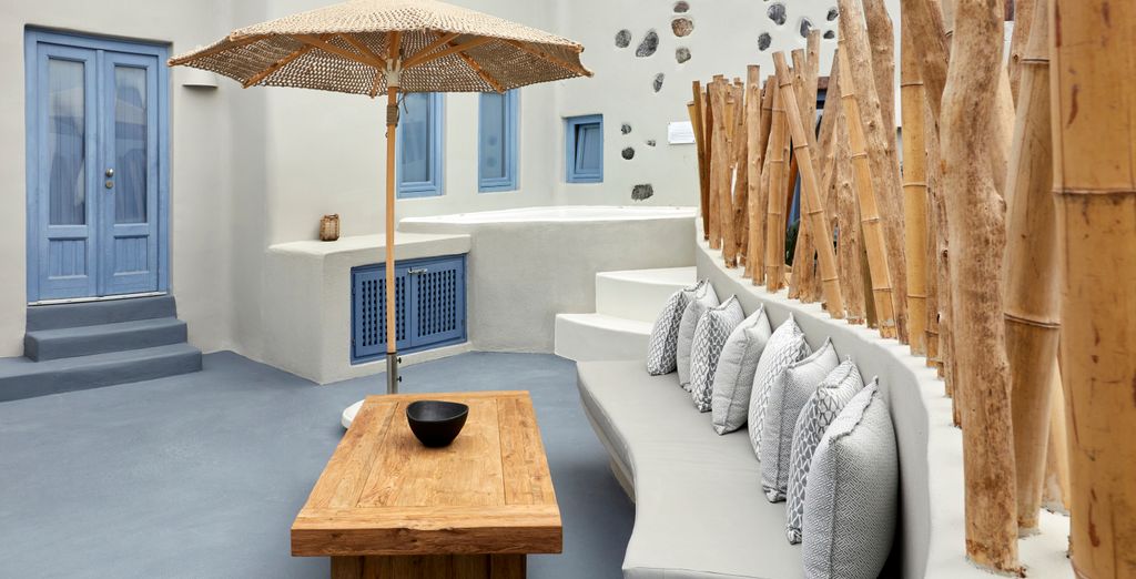 Luna Santorini Suites and Villas