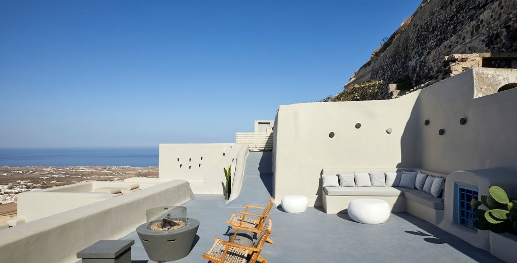 Luna Santorini Suites and Villas