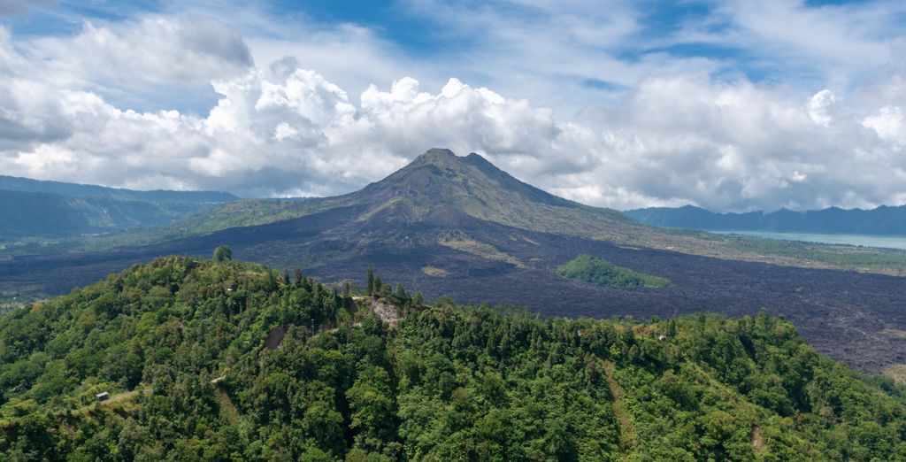 Tour privato: Dai vulcani maestosi ai segreti tropicali
