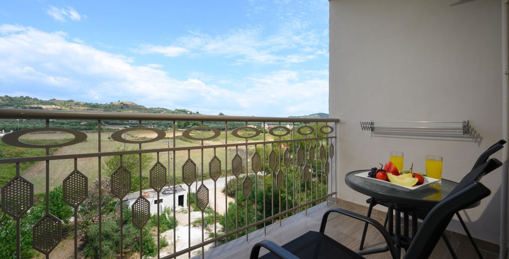 Ninos Grand Beach Resort 4*