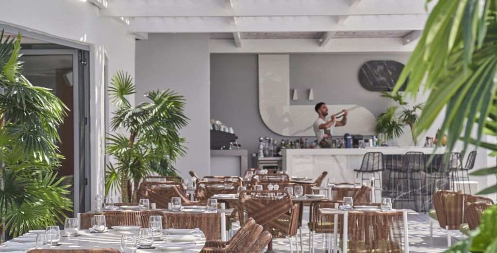 Kouros Hotel & Suites 5*