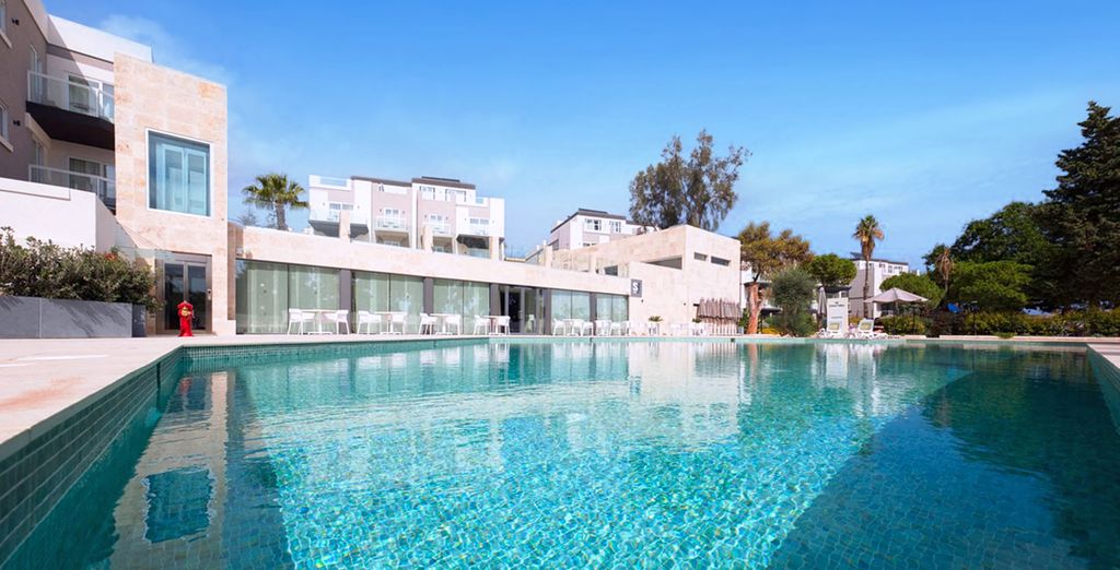 Urban Valley Resort 4*