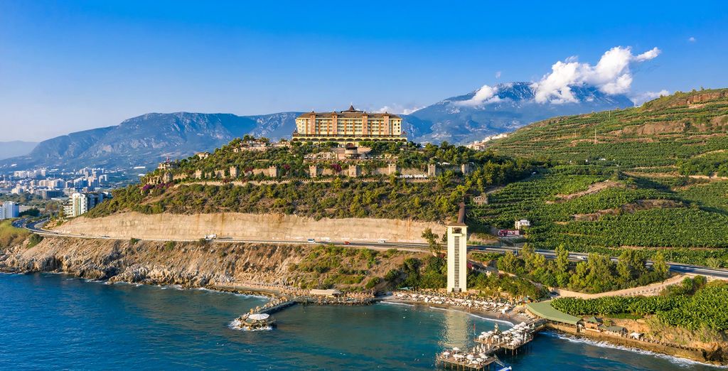 Utopia World Hotel Resort 5*