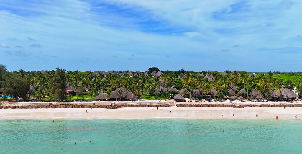 Bluebay Beach Resort & Spa 5* y Saadani Safari Lodge 4*