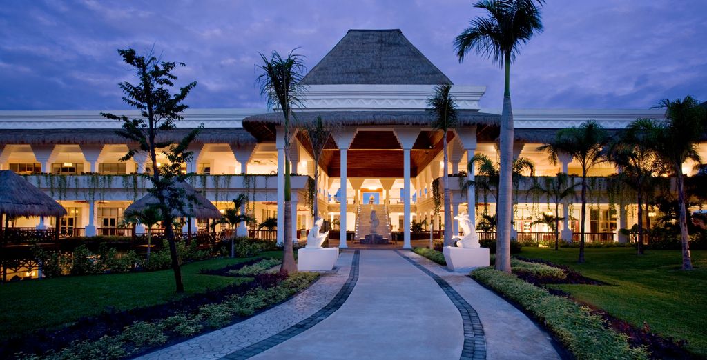 Combinato: Crowne Plaza H36 Midtown 4* e Grand Sunset Princess 5*