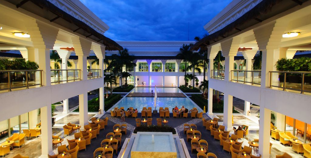 Combinato: Crowne Plaza H36 Midtown 4* e Grand Sunset Princess 5*