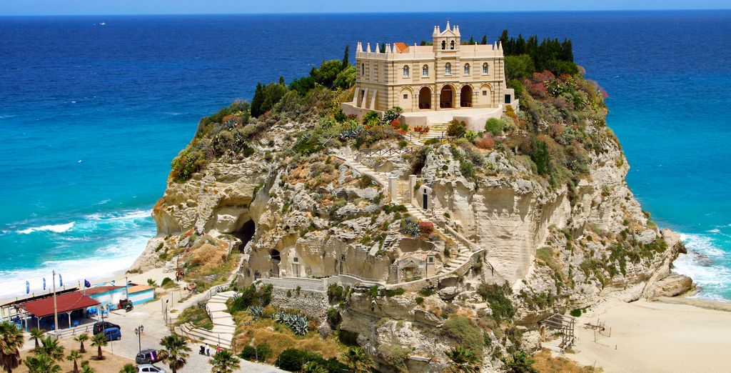 Futura Style Baia Tropea Resort 4*
