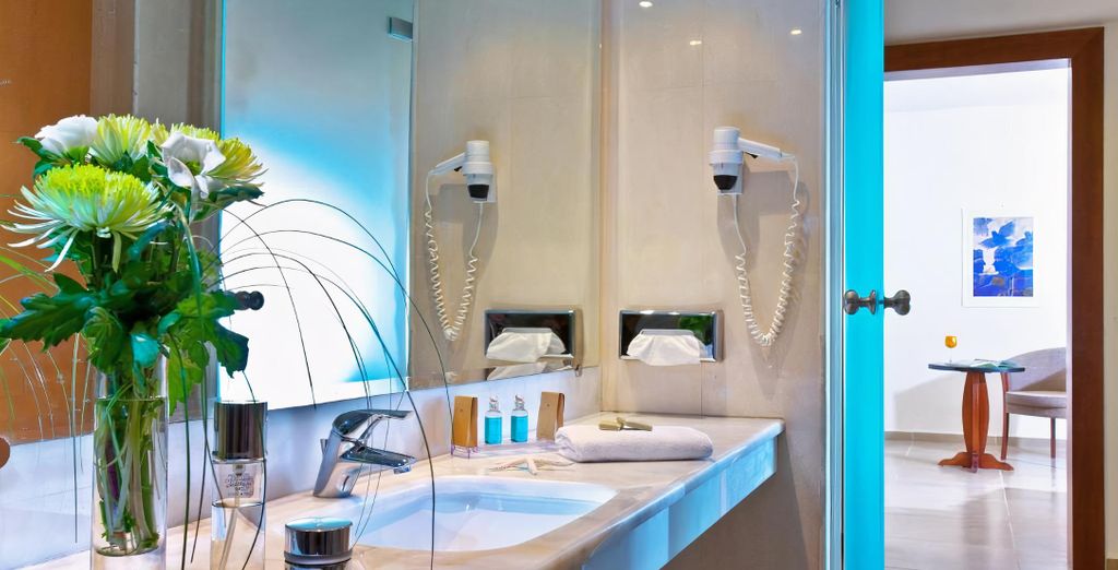 Apollonia Beach Resort & Spa 4*