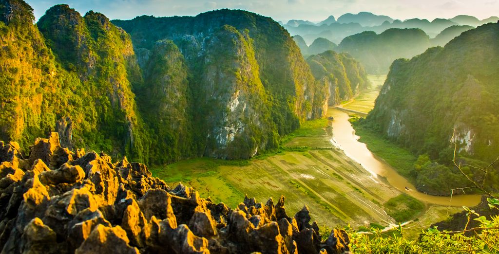 Tour privato: Tra i sorrisi del Nord con possibile estensione a Ho Chi Minh e Mui Ne 