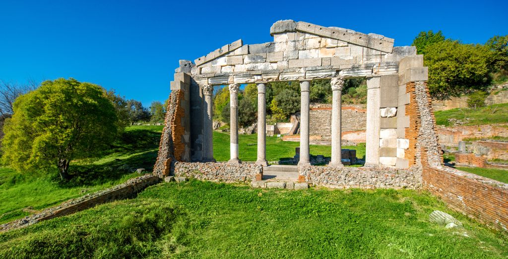 Autotour: Il fascino senza tempo della Terra delle Aquile
