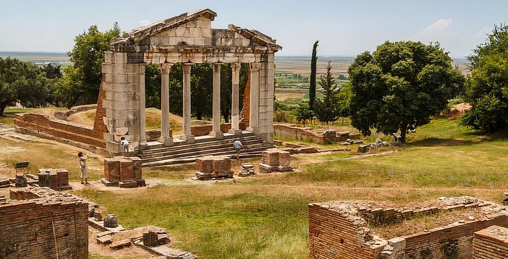 Tour in auto: Tra le bellezze paesaggistiche e culturali del Paese