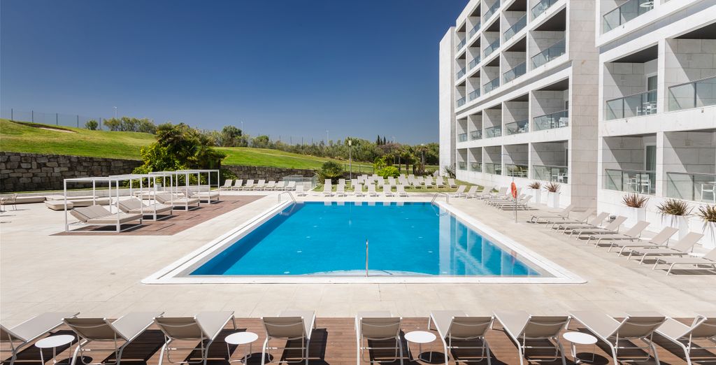 Crowne Plaza Caparica Lisbon 4*