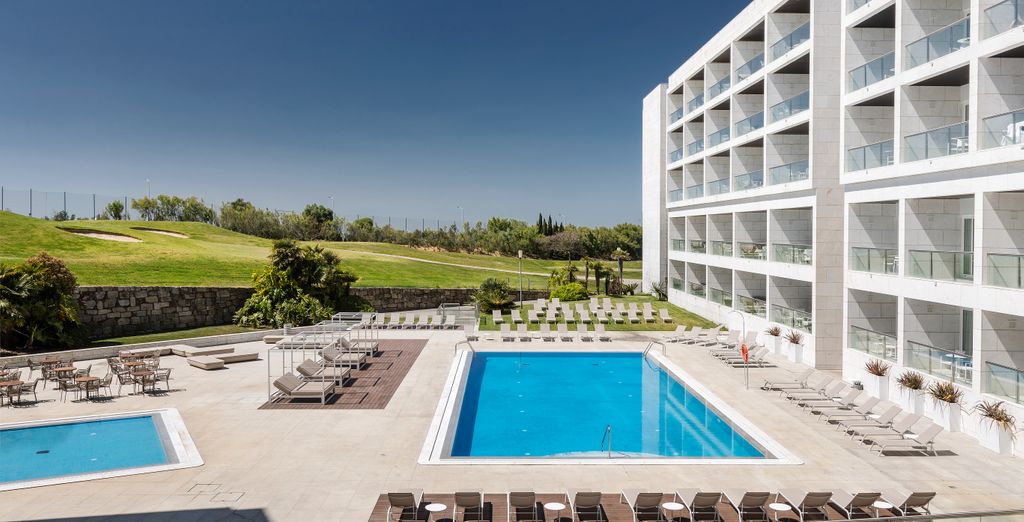 Crowne Plaza Caparica Lisbon 4*