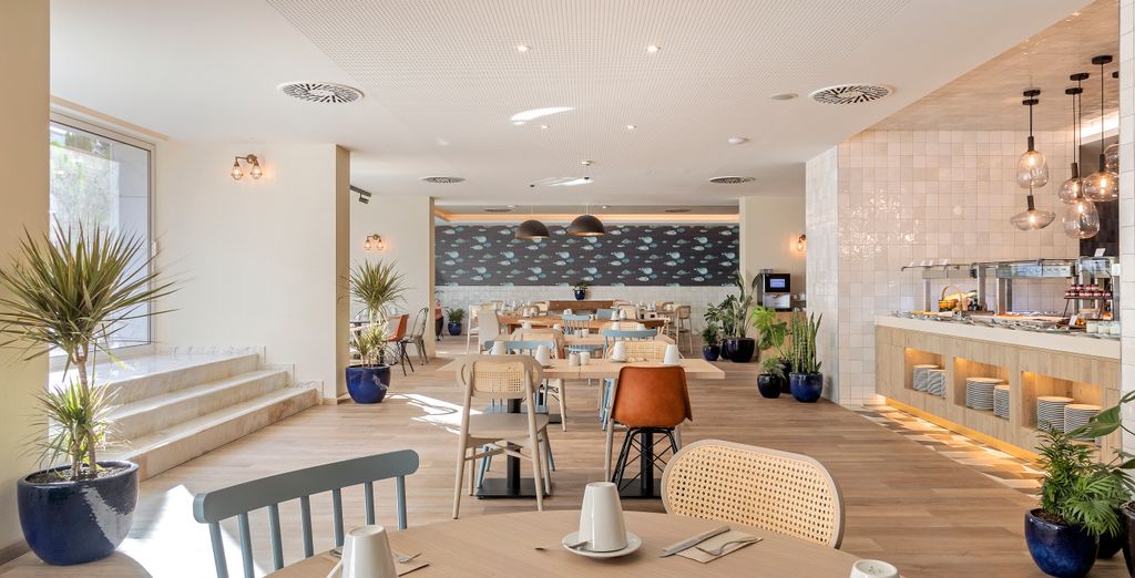 Crowne Plaza Caparica Lisbon 4*