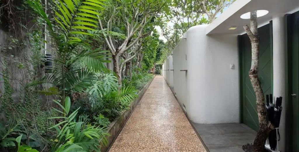 Mayura Ubud Retreat 4*, The Acala Shri Sedana 4*, Monolocale Luxury Resort e Spa Seminyak 5*
