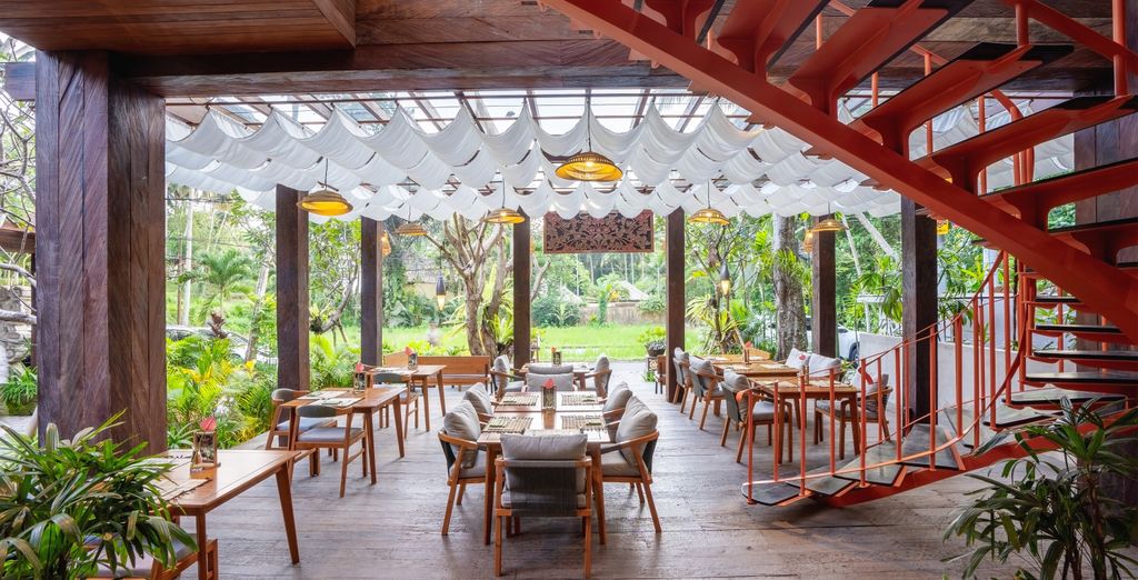 AnandaDara Ubud Resort & Spa 4*, Hotel Ombak Sunset 4* e Renaissance Bali Uluwatu Resort & Spa 5* 