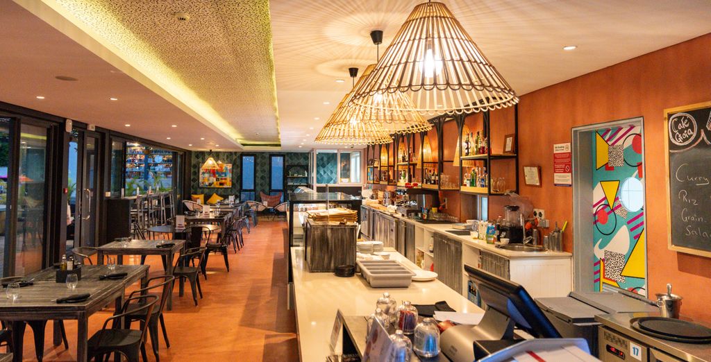 Radisson Blu Azuri Resort & Spa 4*