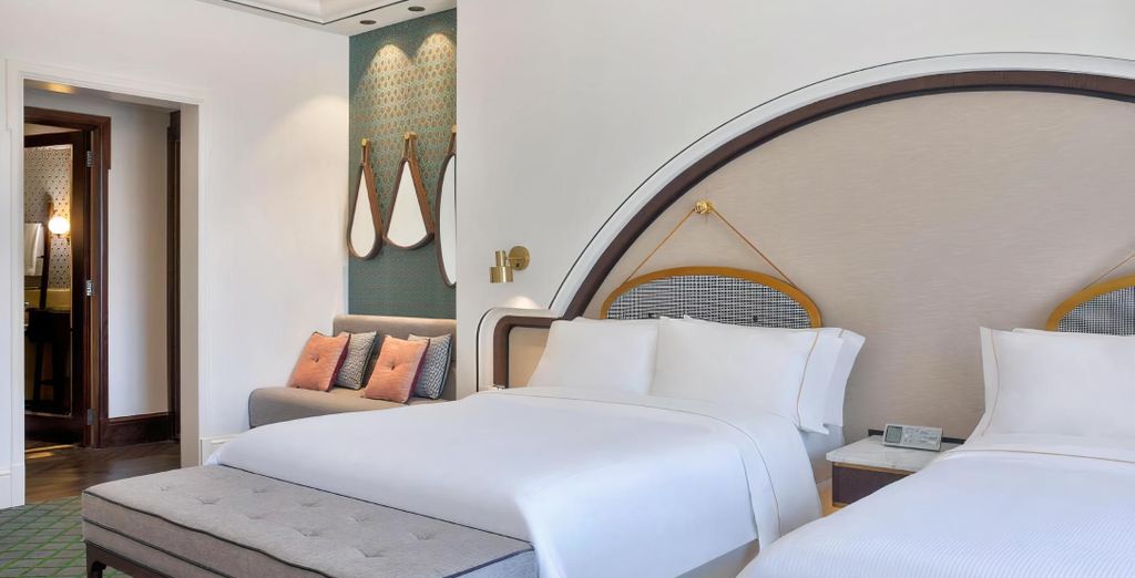 The Ritz Carlton Abu Dhabi Grand Canal 5* con possibile estensione a Dubai