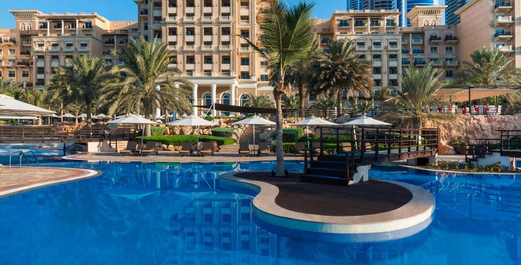 The Ritz Carlton Abu Dhabi Grand Canal 5* con possibile estensione a Dubai