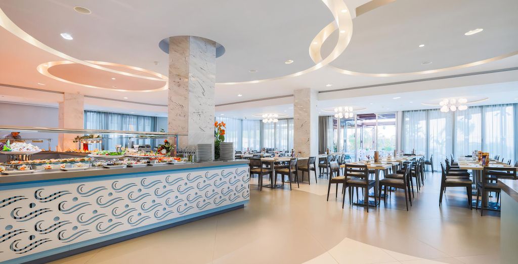 Vassos Nissi Plage Hotel 4*